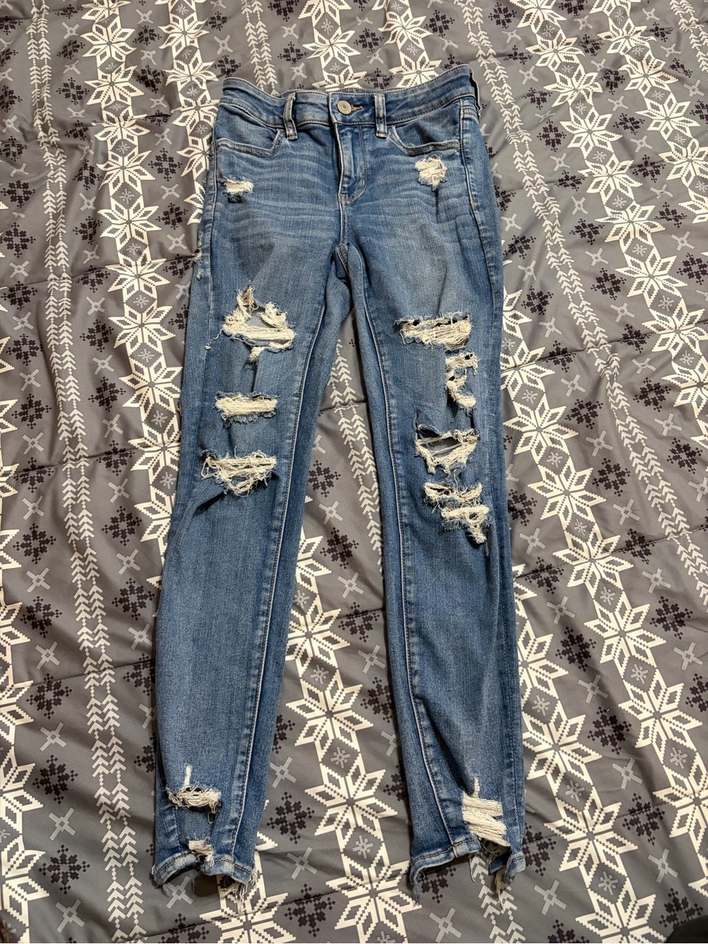 American Eagle Outfitters Distressed Medium Blue Women’s Skinny Jeans
